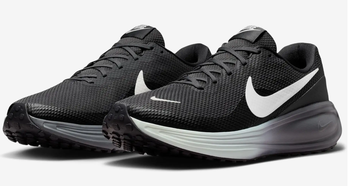 NIKE  Revolution 8.