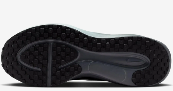 NIKE  Revolution 8.
