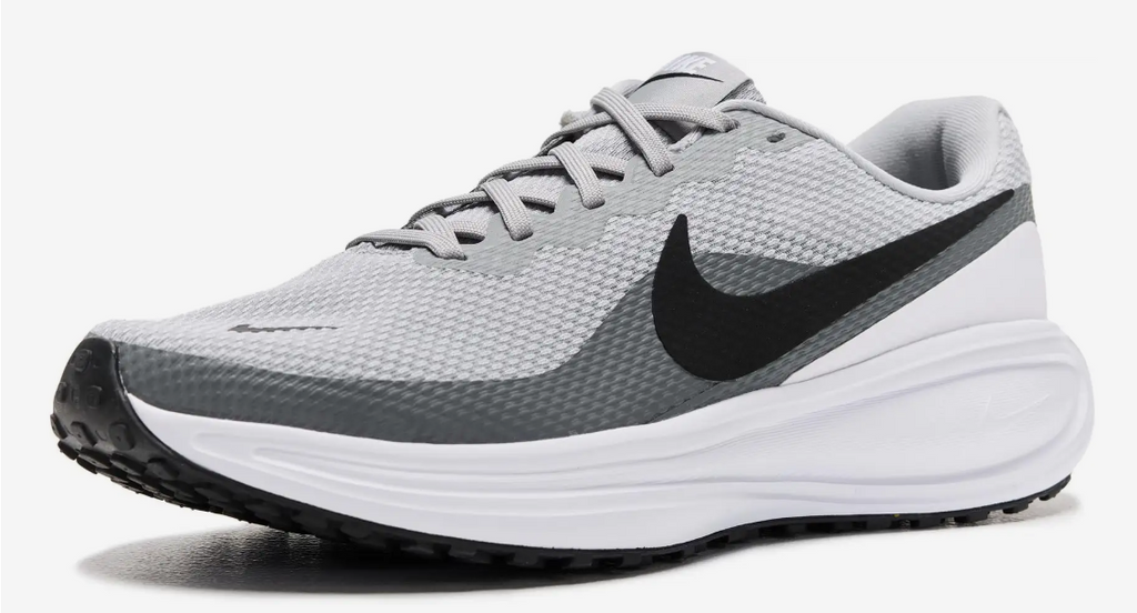 NIKE  Revolution 8.