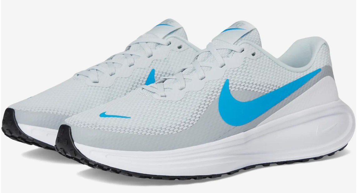 NIKE  Revolution 8.